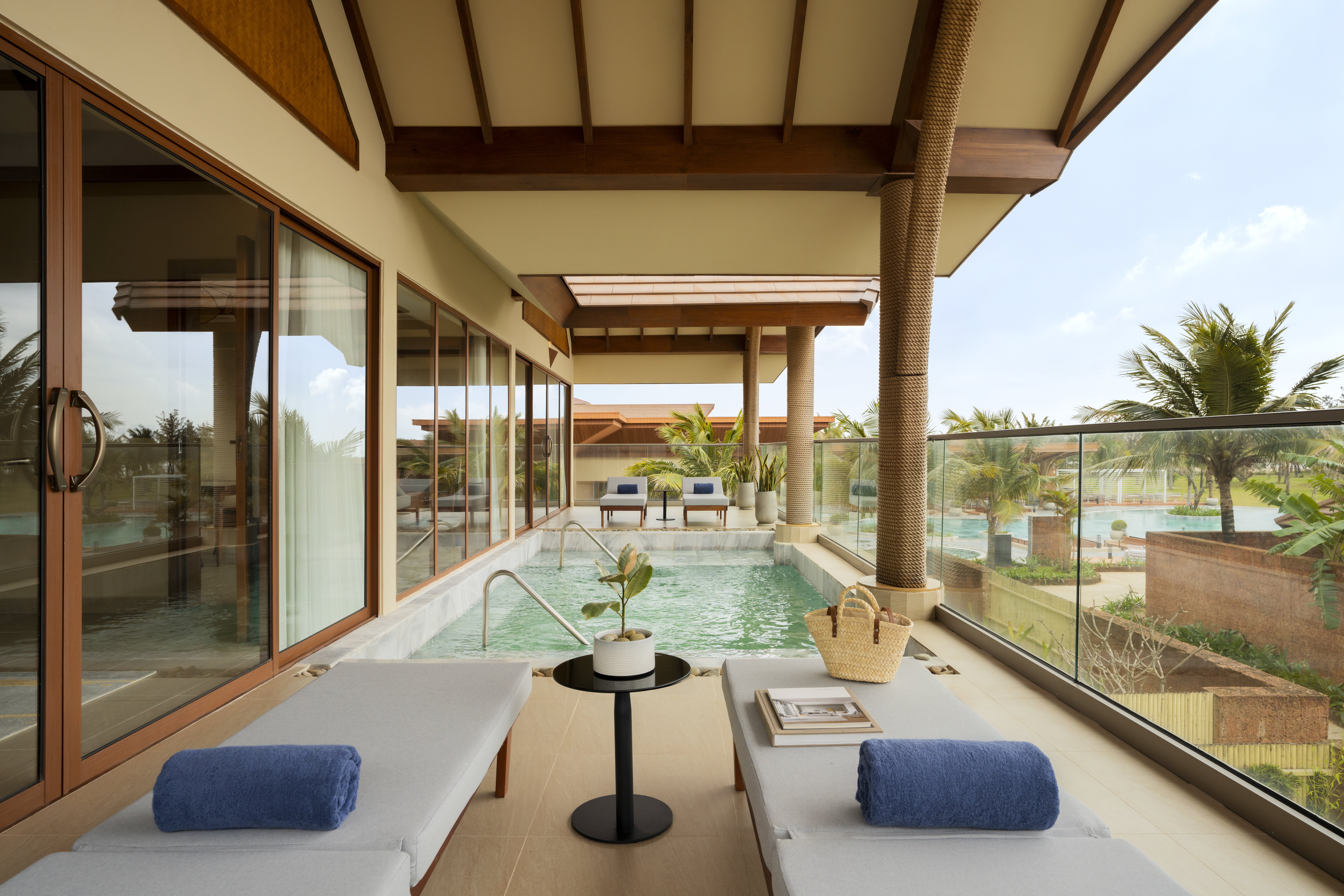 Bao Ninh Beach Resort 65/85
