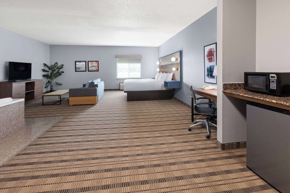 AmericInn by Wyndham Grinnell 43/60