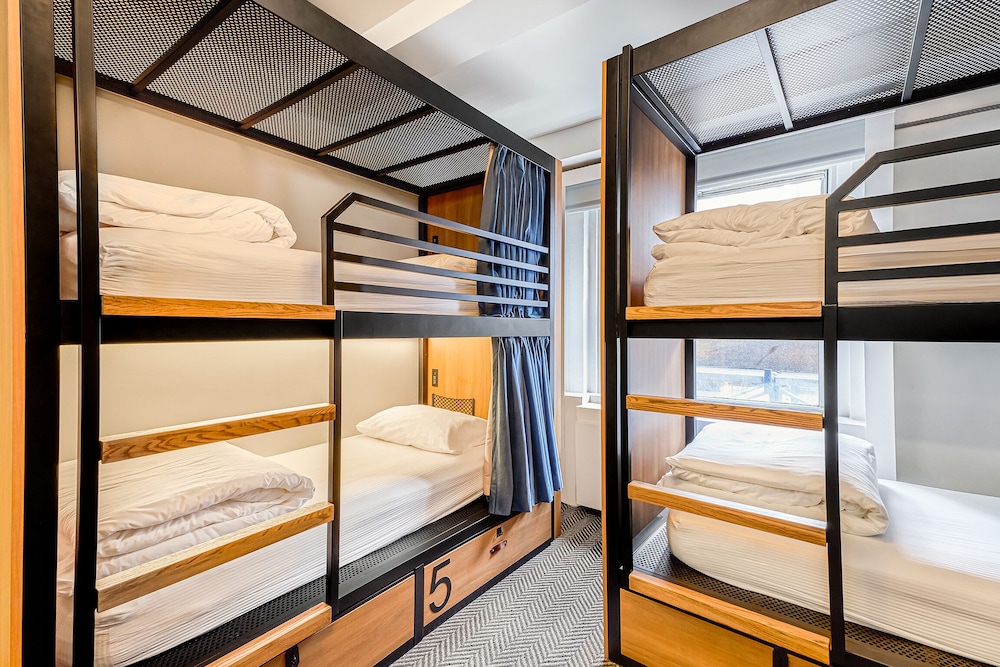 PRIVATE, 6 BEDS