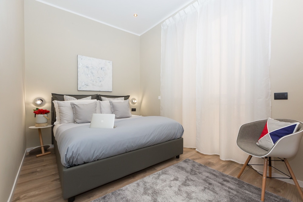 DELUXE, DOUBLE BED, PRIVATE BATHROOM, BALCONY