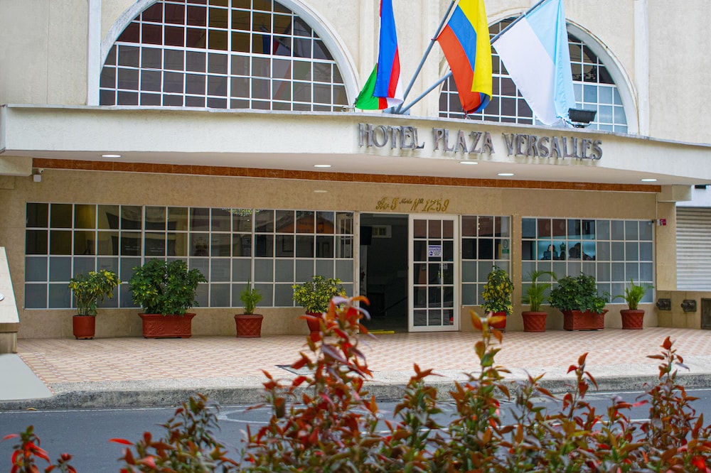 Plaza Versalles S.A 2/67