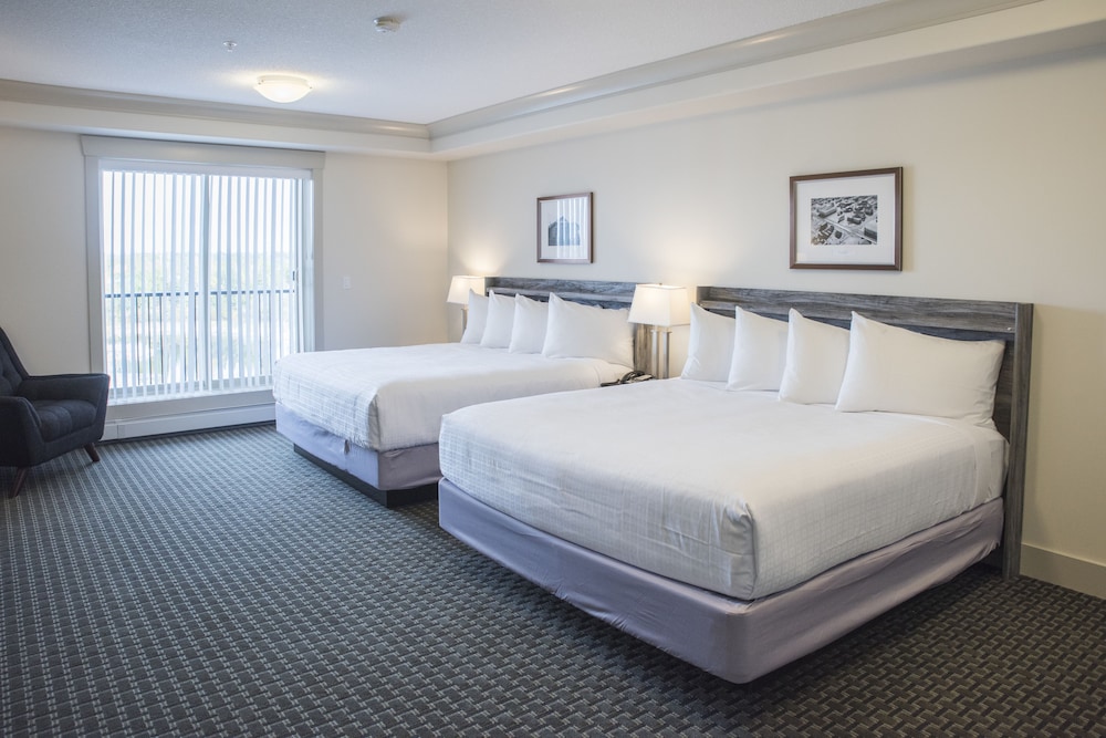 Chateau Nova Yellowknife 14/49