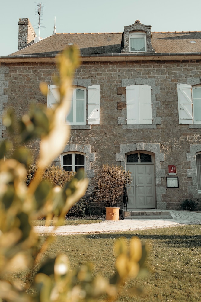 Hotel le Chatellier 1/50