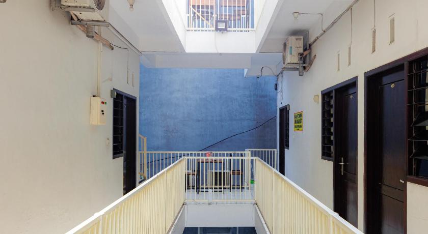 RedDoorz Plus near Malang Town Square 11/50
