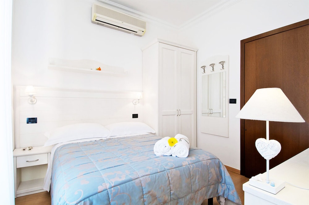 Hotel La Camogliese 30/48