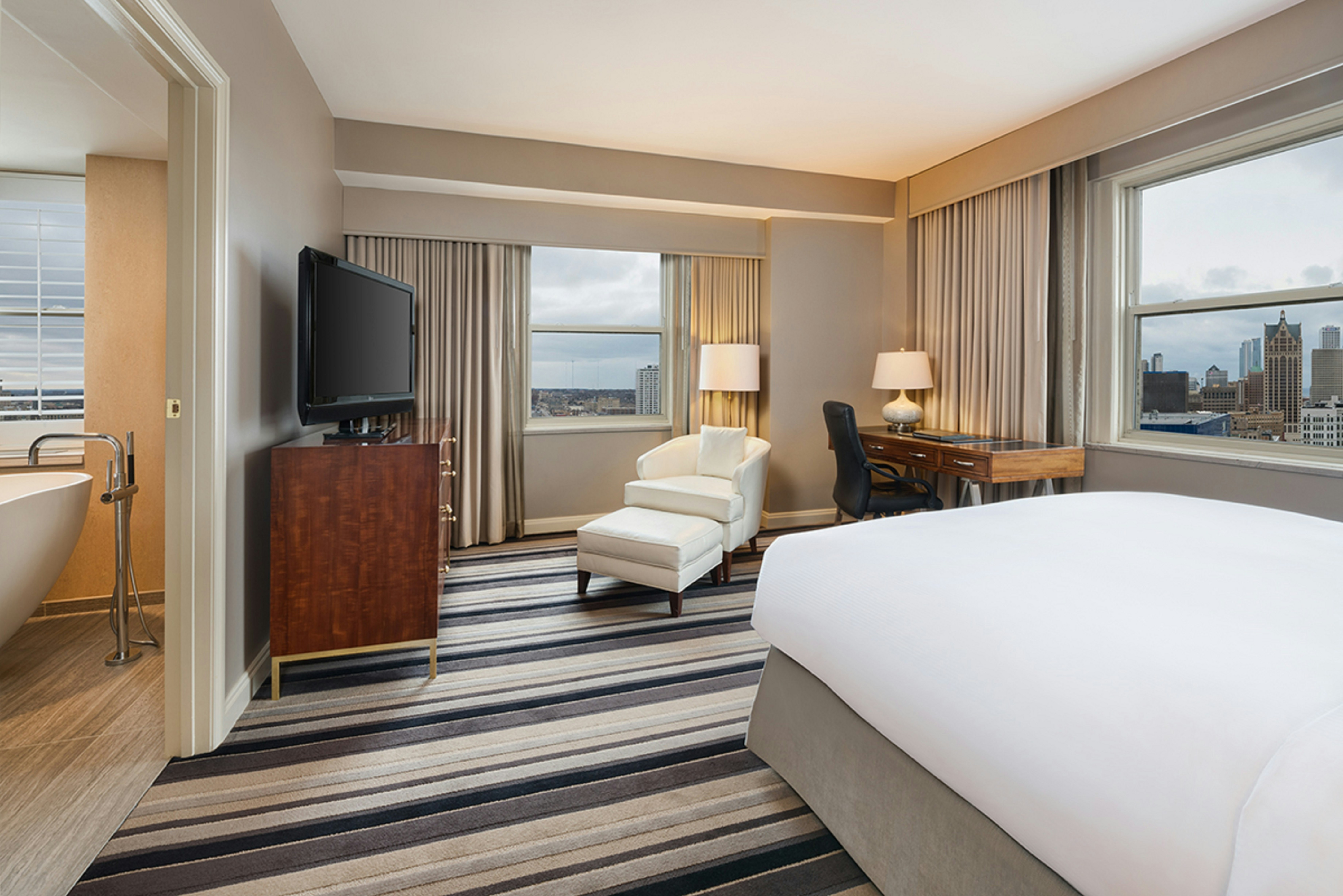Hilton Milwaukee 16/83