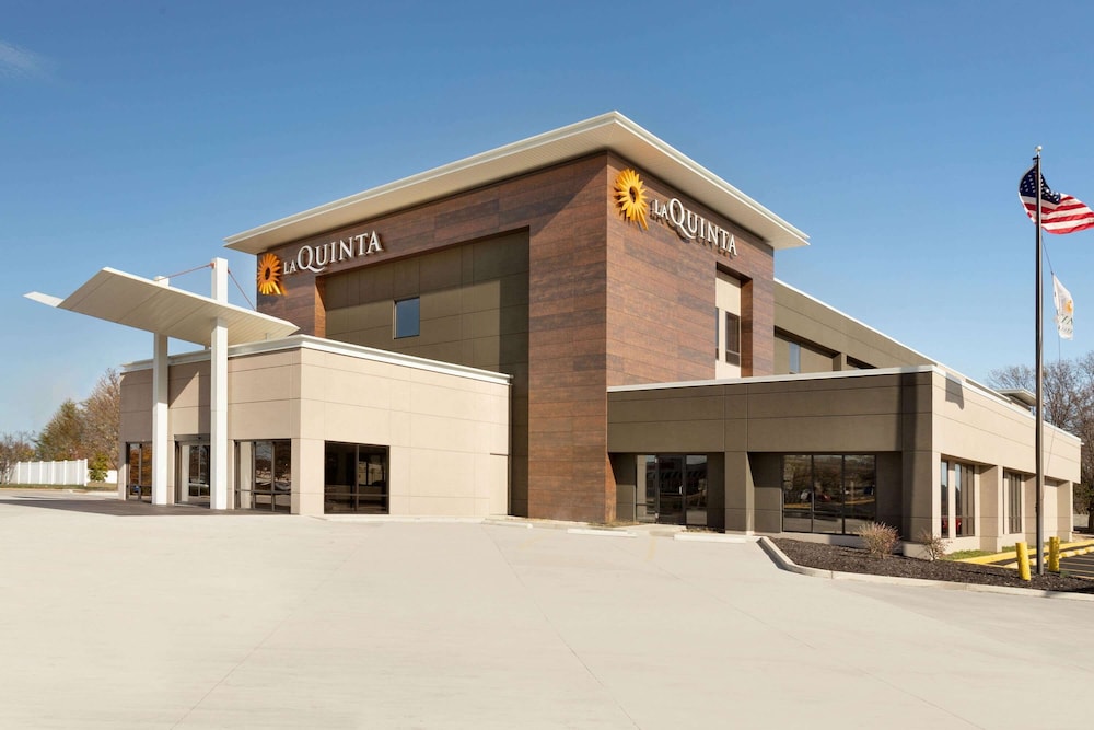 La Quinta Inn & Suites by Wyndham St Louis Route 66 3/47