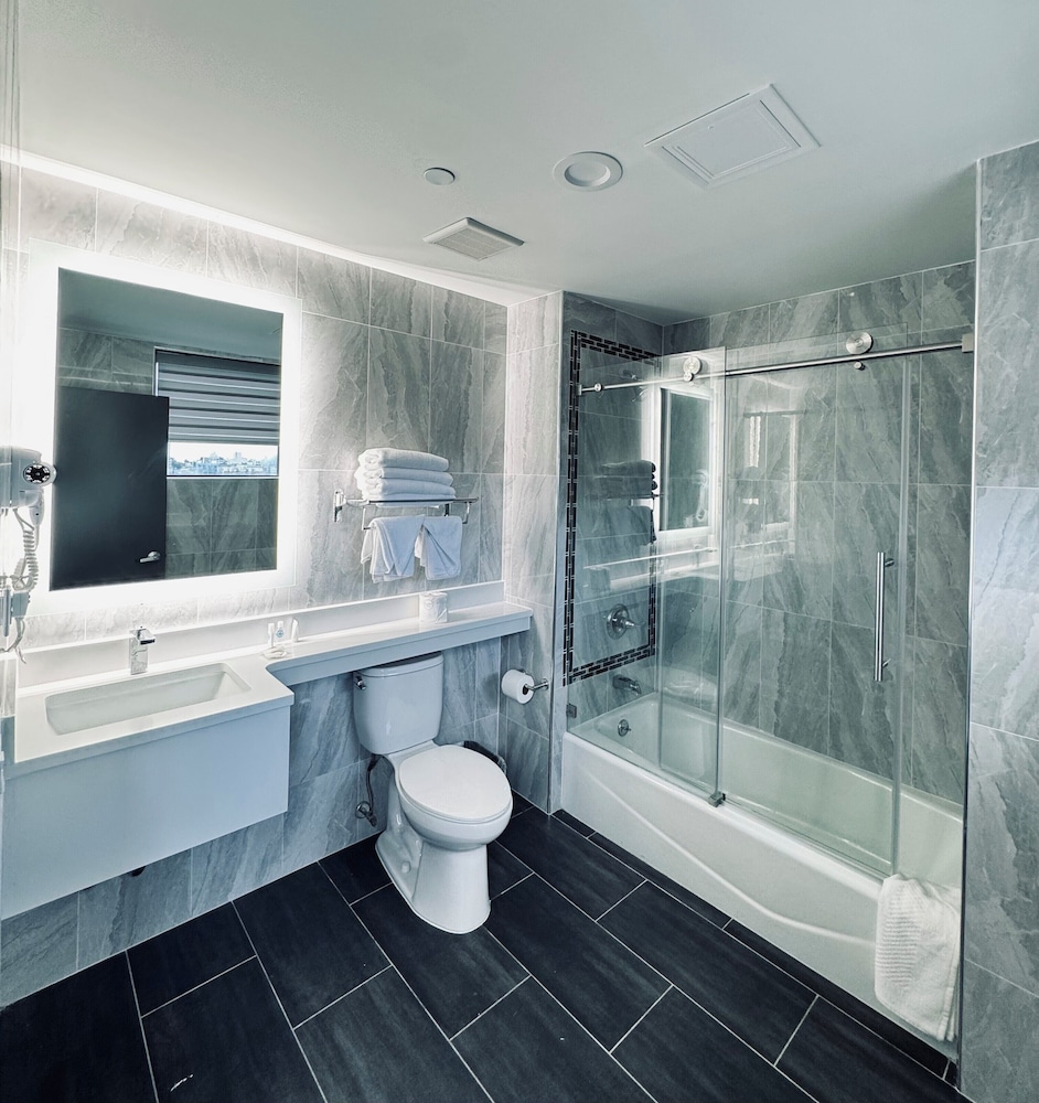 Capital Hotel Long Island City 14/15