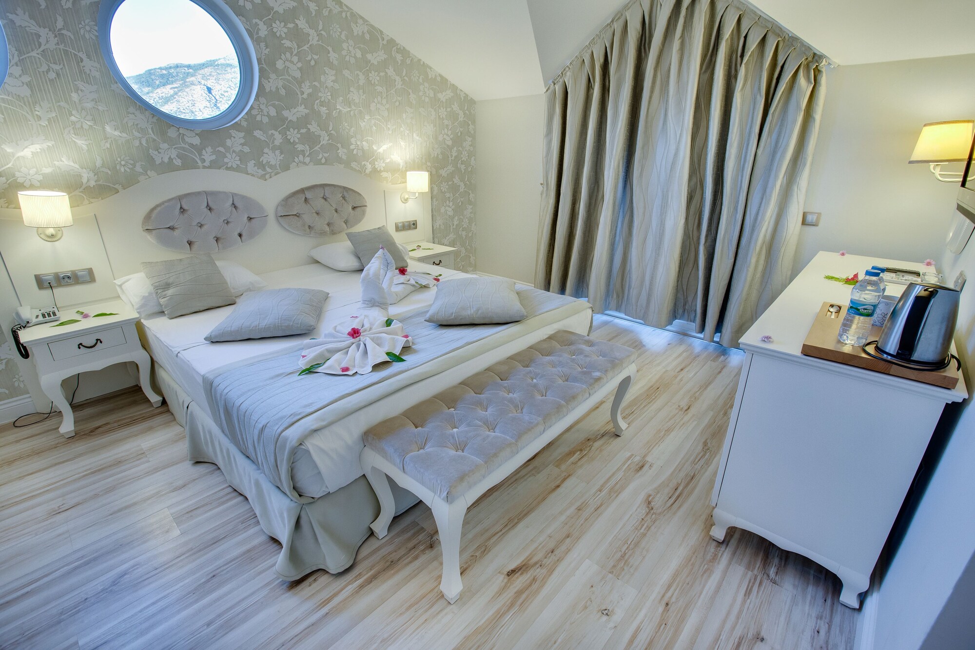 1 BEDROOM, DELUXE, DOUBLE BED