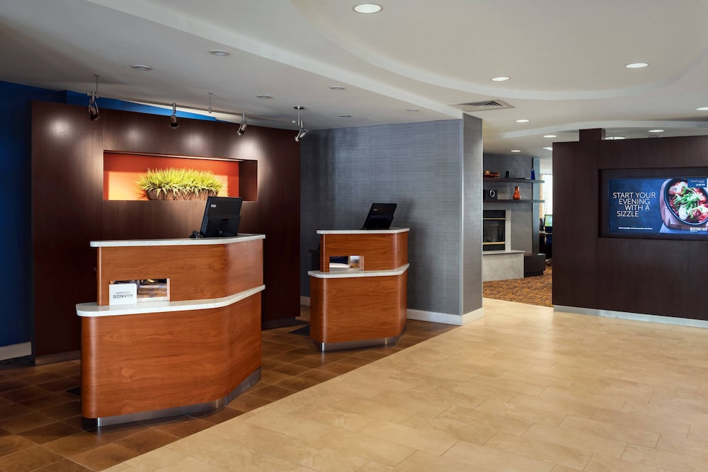 Lobby at Courtyard by Marriott Portland Airport, SOUTH PORTLAND - ME
