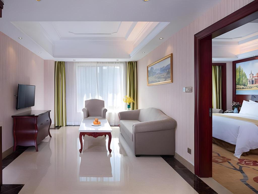 Vienna International Hotel (Shaoxing East Station Wanda) 19/38