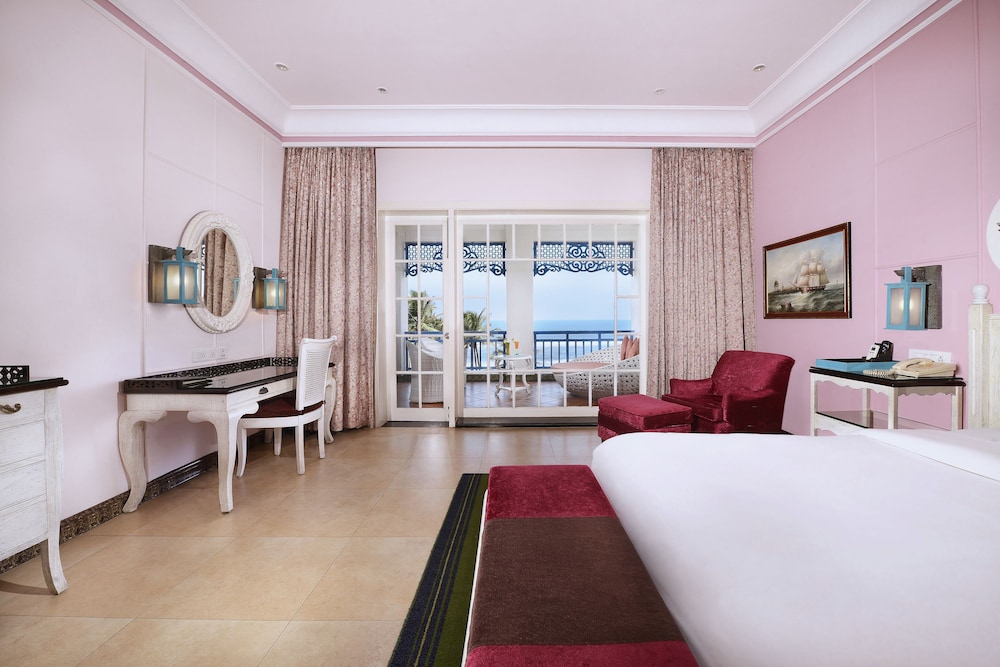 MAYFAIR Palm Beach Resort 49/74