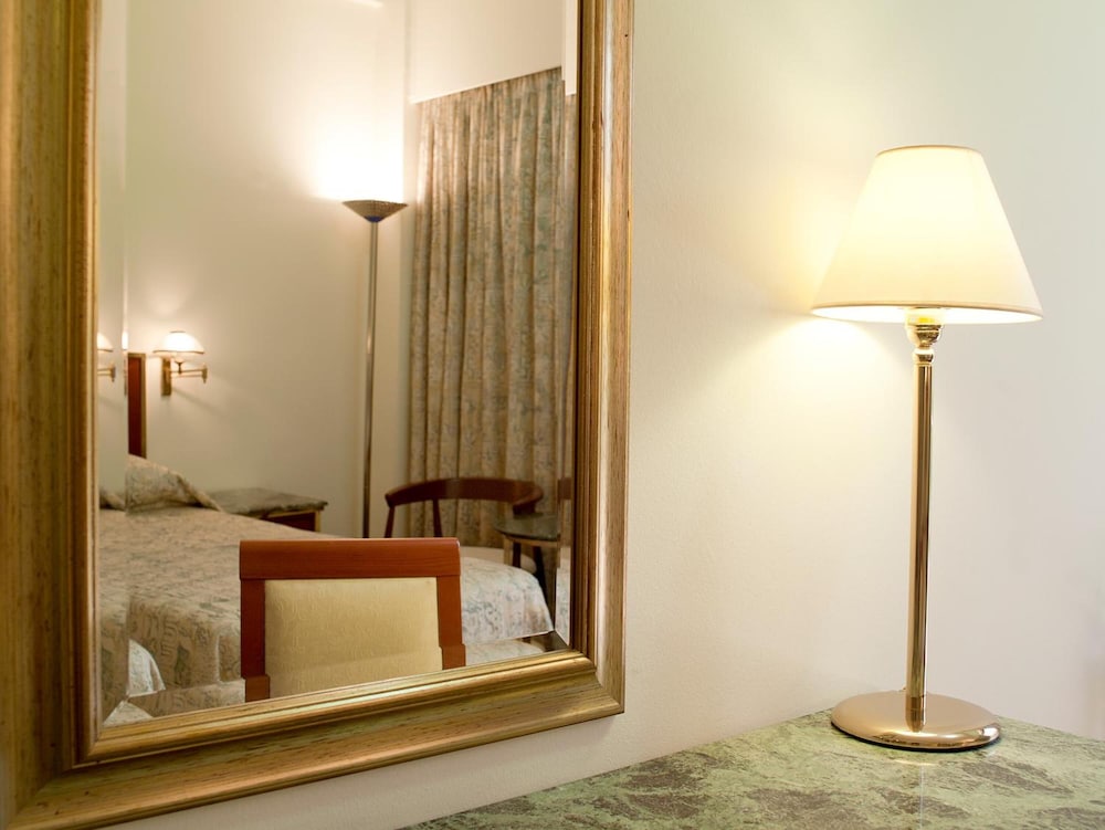Ilisia Hotel 49/68