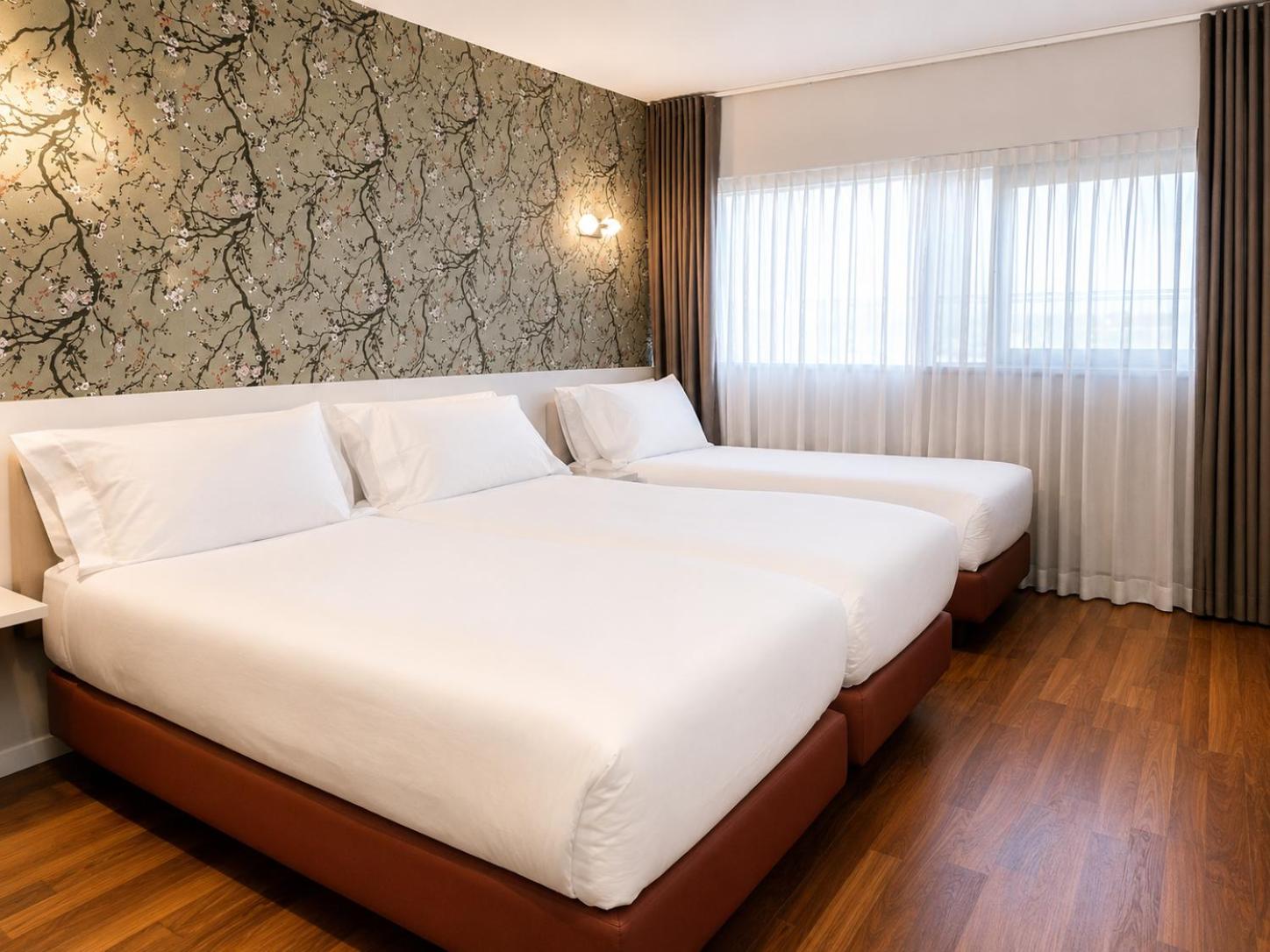 Room, Triple