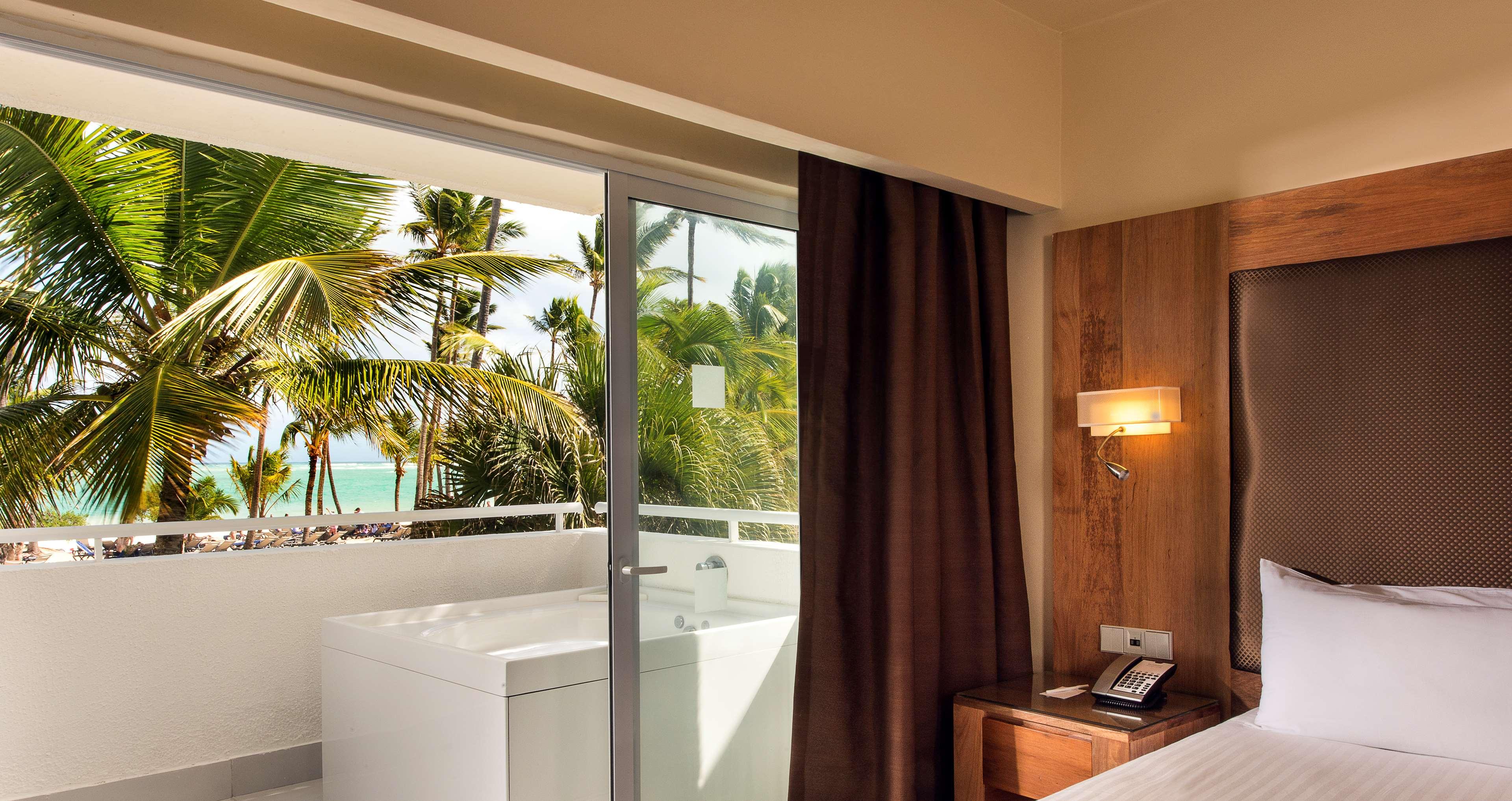 Junior Suite, King Bed, Ocean Front