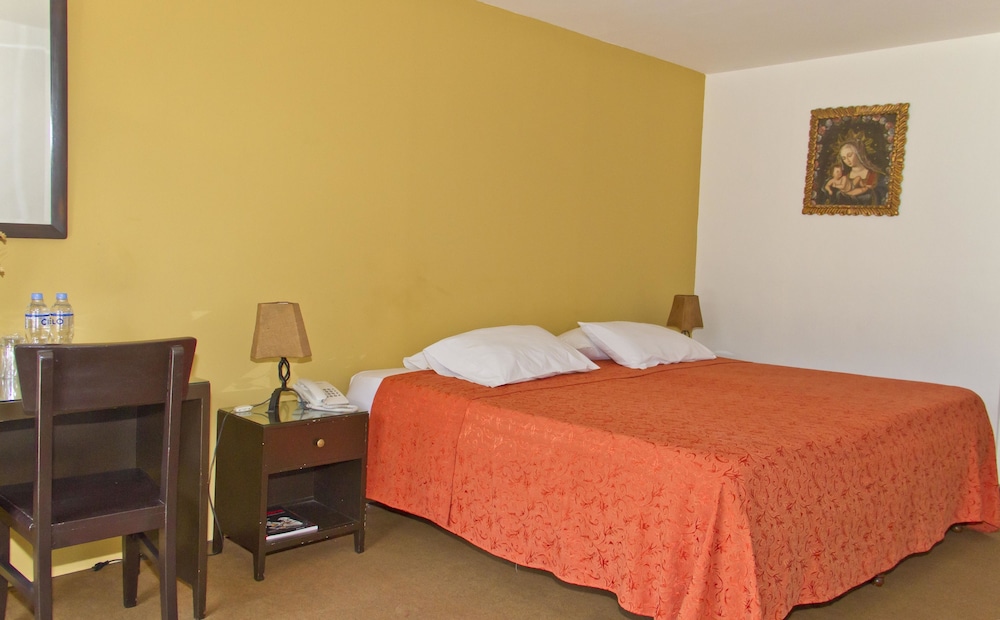 Las Mercedes Hostal Residencial 16/68