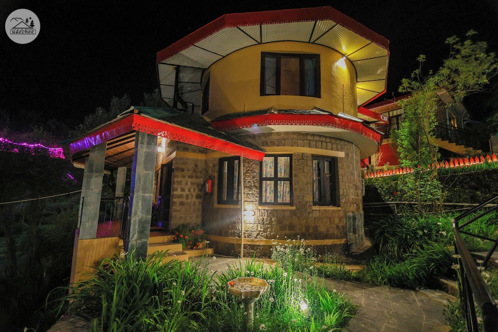 Udechee Huts 3/52