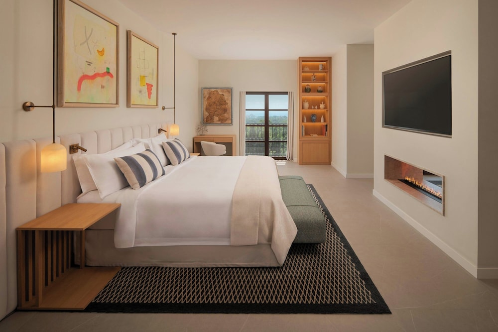 1 Bedroom, Suite, King Bed, Bay View