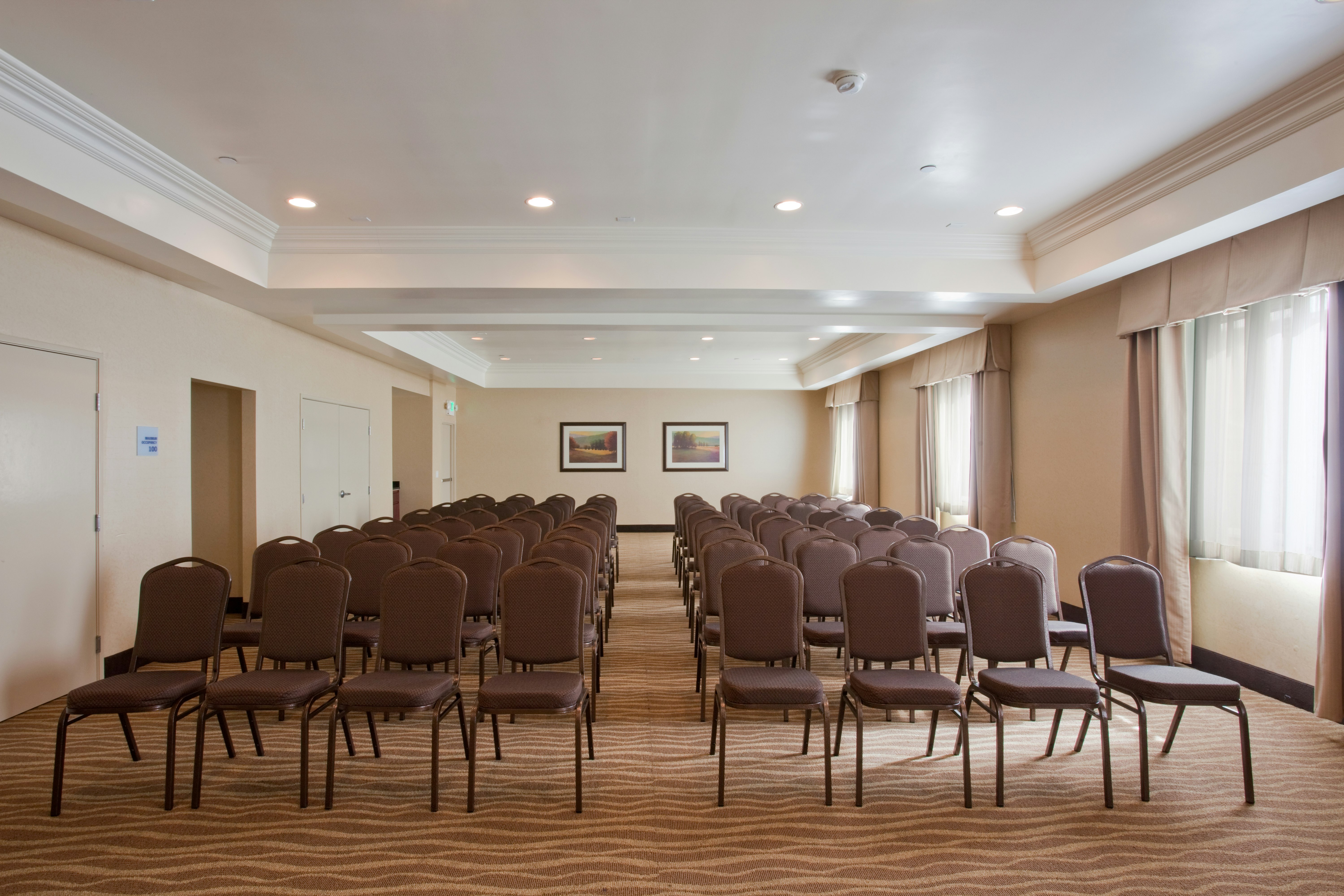Holiday Inn Express and Suites Los Angeles Airport Hawthorne 50/53