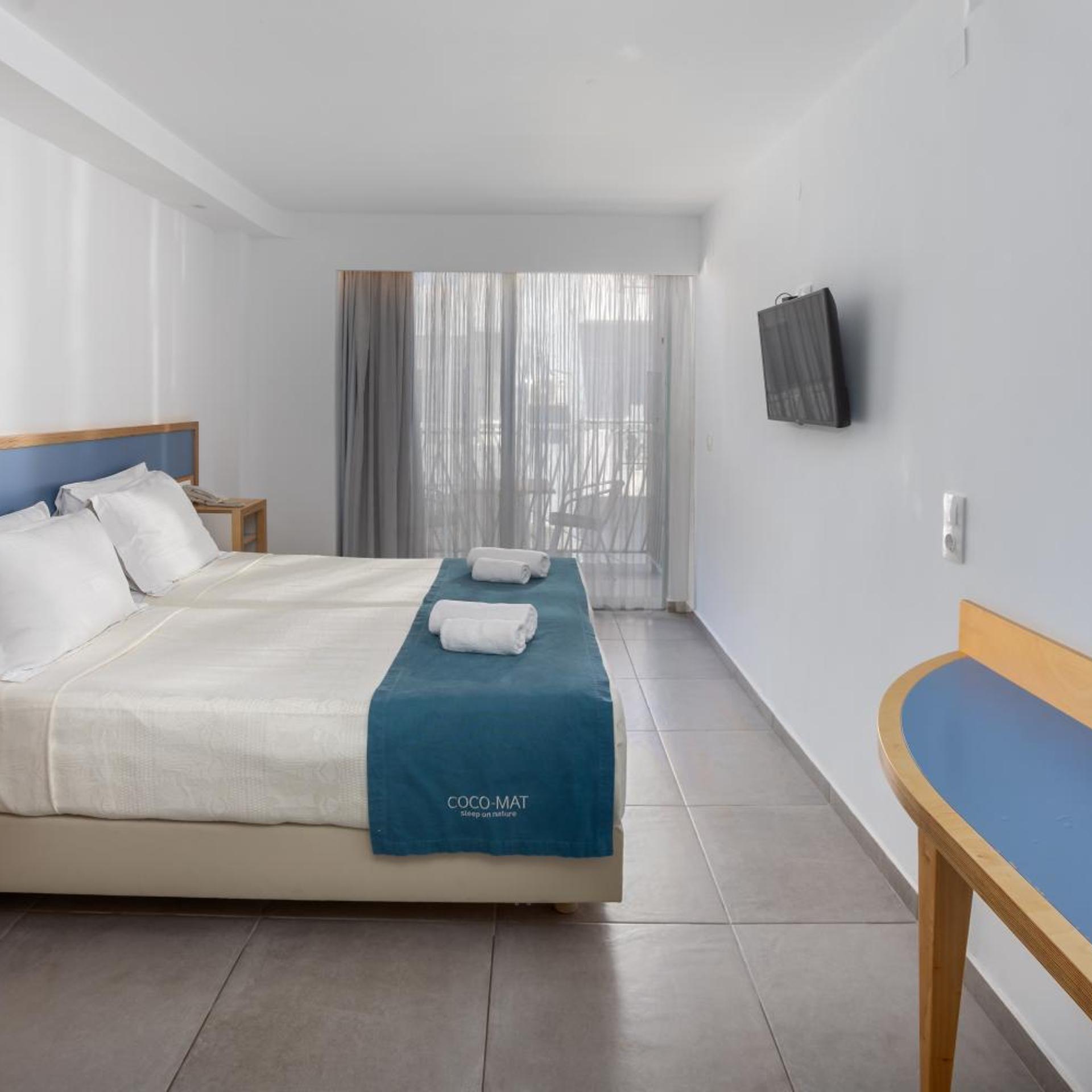 Standard, Double Bed, Lateral Side Sea View
