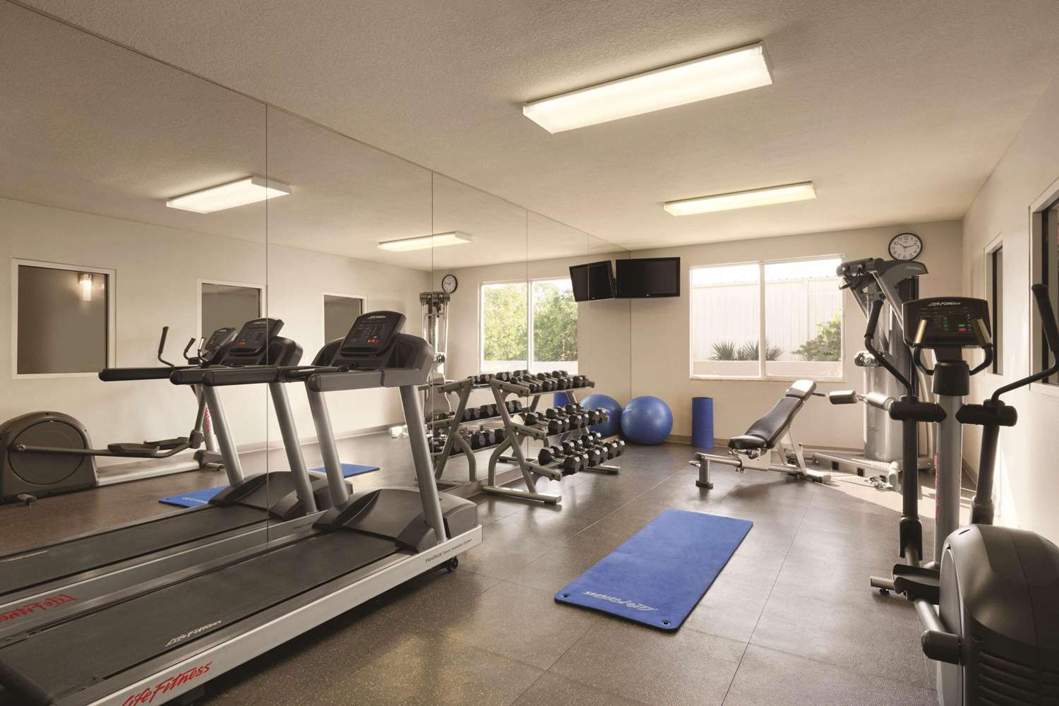 Country Inn & Suites by Radisson, St. Petersburg - Clearwater, FL 28/56