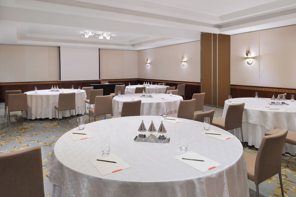 Grand Hyatt Doha Hotel and Villas 58/65