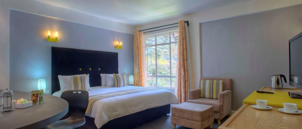 West Wood Hotel 7/32