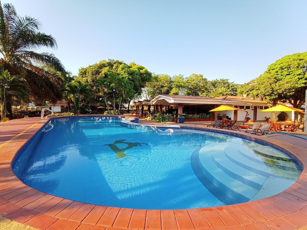 Hotel Campestre La Potra 17/50