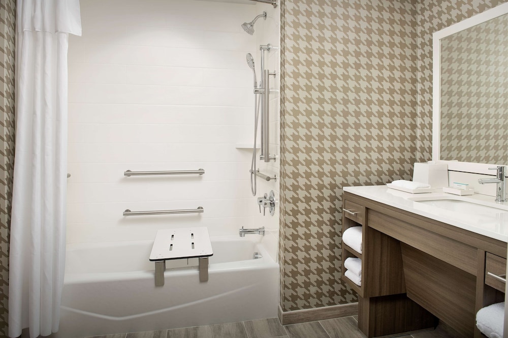 Home2 Suites by Hilton Fort Myers Airport 10/42