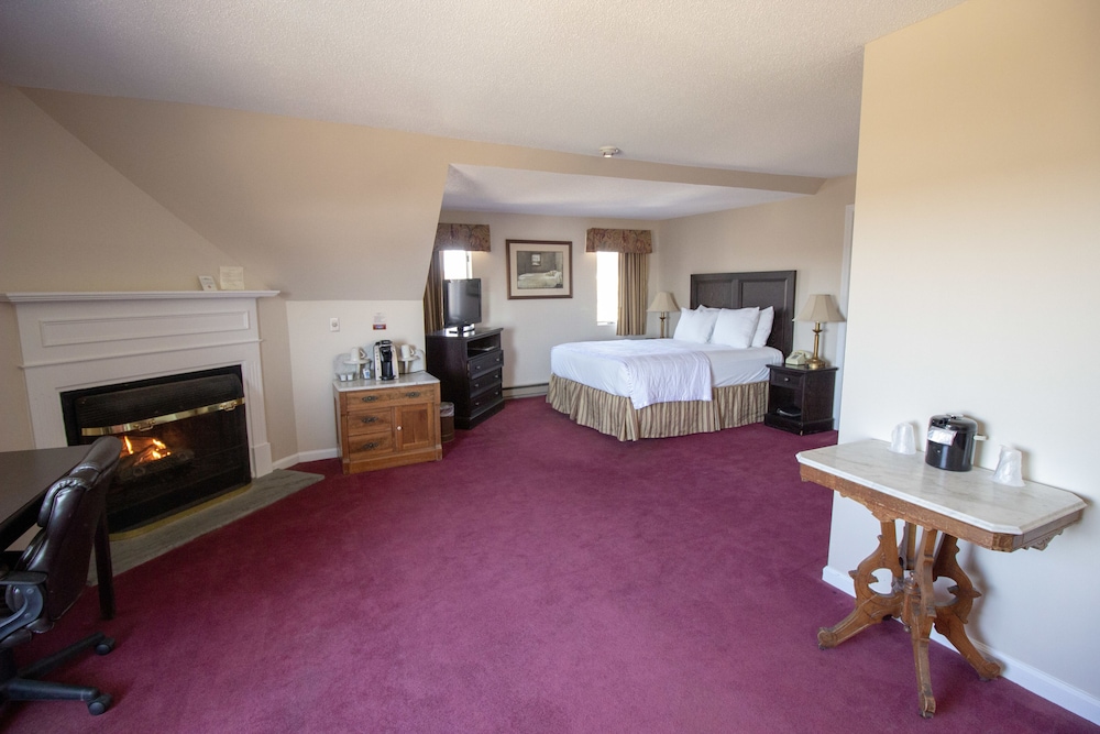 The Lucerne Inn 27/67