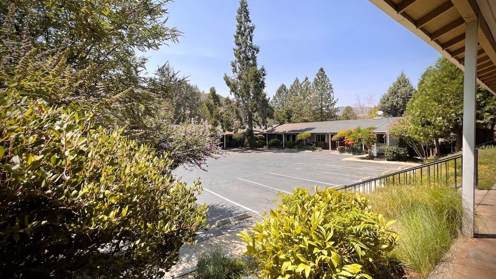 Mariposa Lodge 42/47