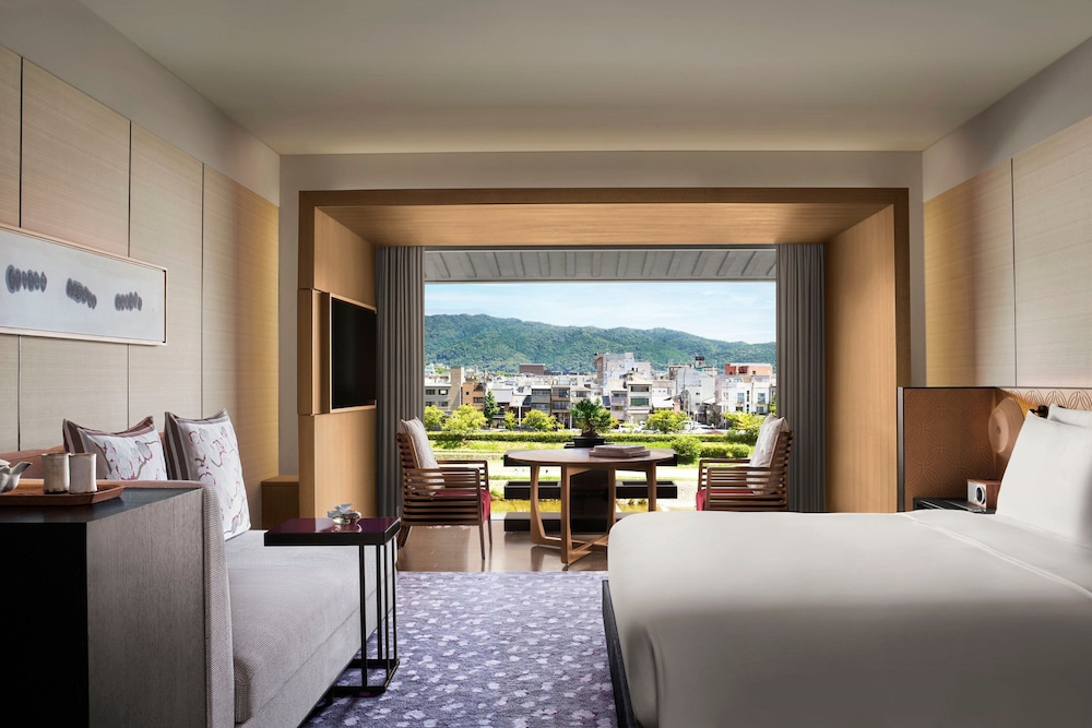 غرفة غراند بسرير كينج مع أريكة، The Ritz Carlton Kyoto 3/4