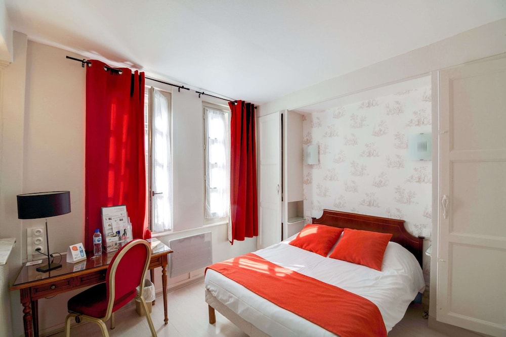 Brit Hotel Les Comtes de Champagne Centre Historique 9/50