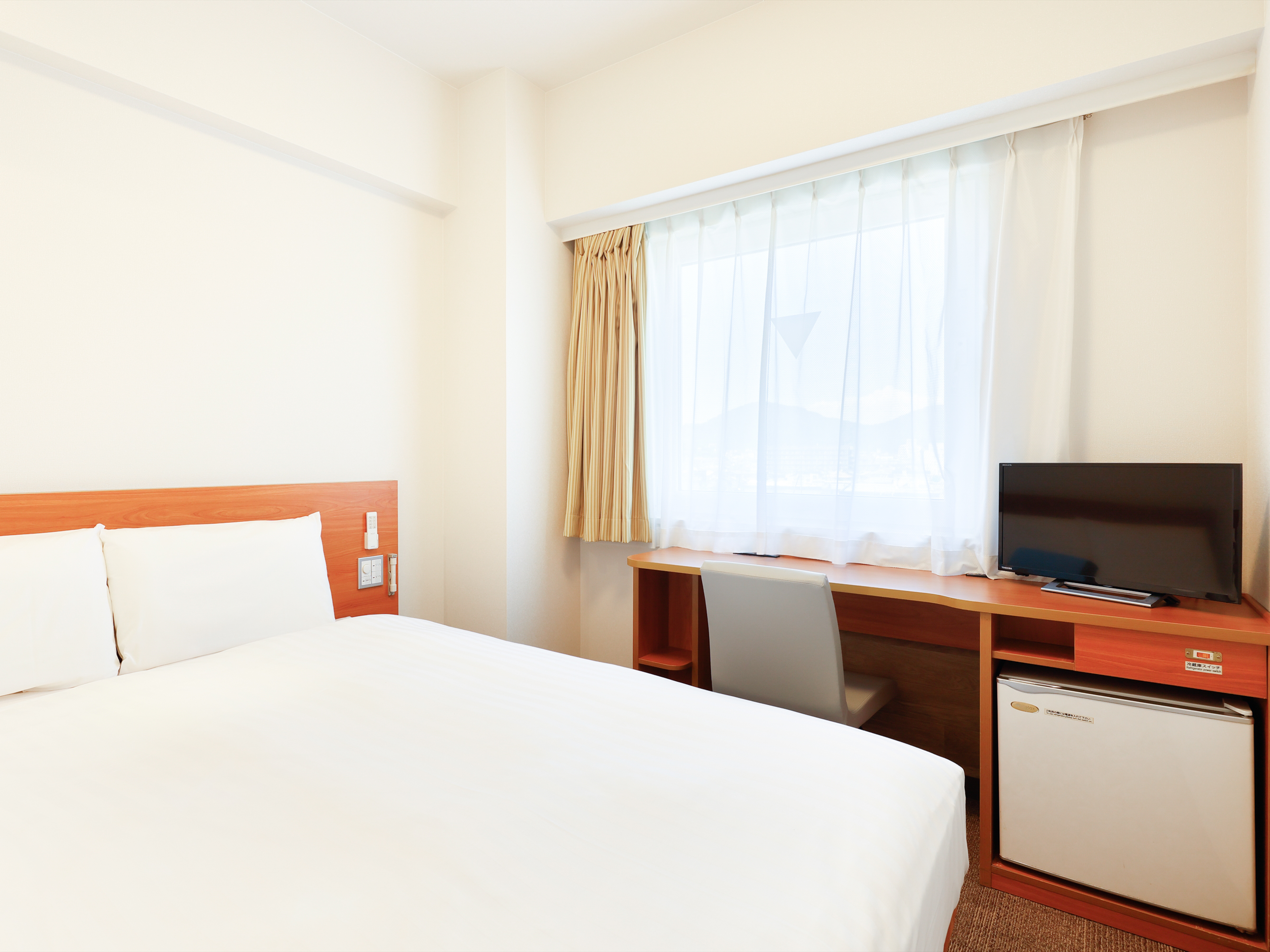 ROOM, DOUBLE BED