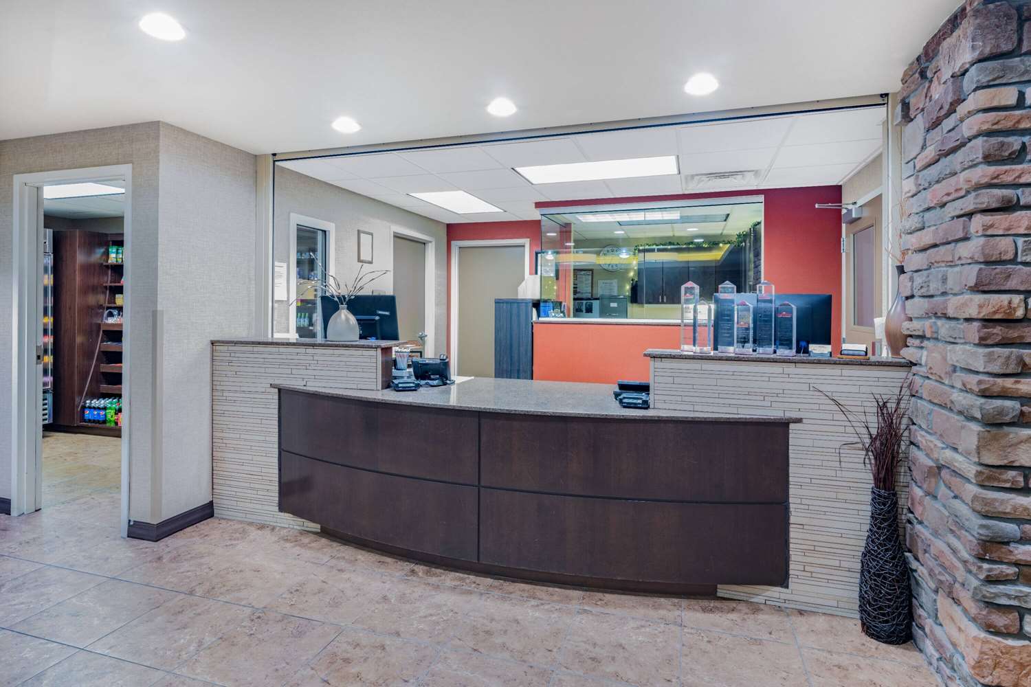 Hawthorn Suites By Wyndham Dickinson 6/58