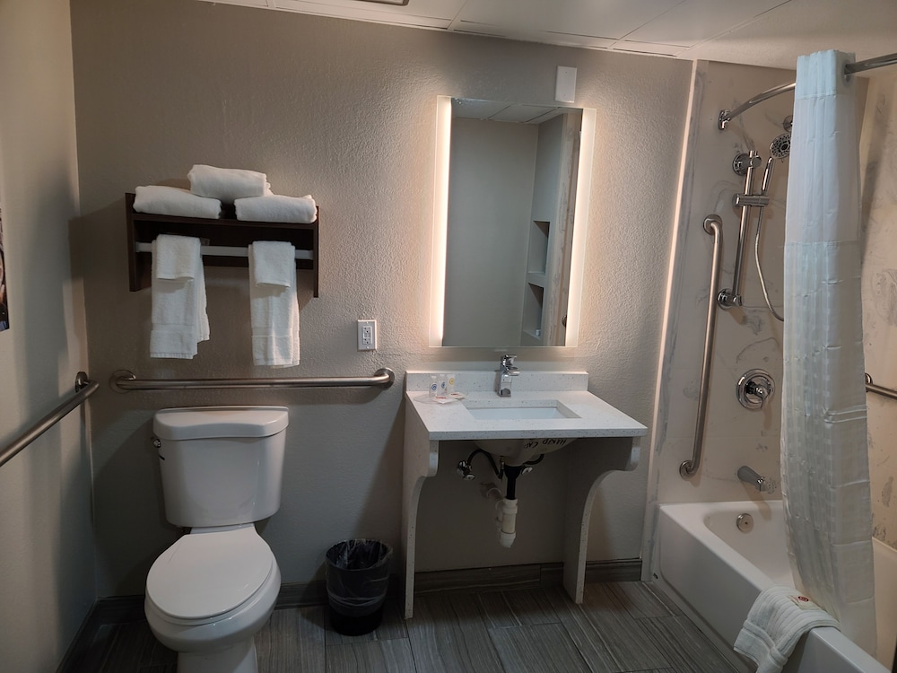 Comfort Inn Boston Milford 27/29