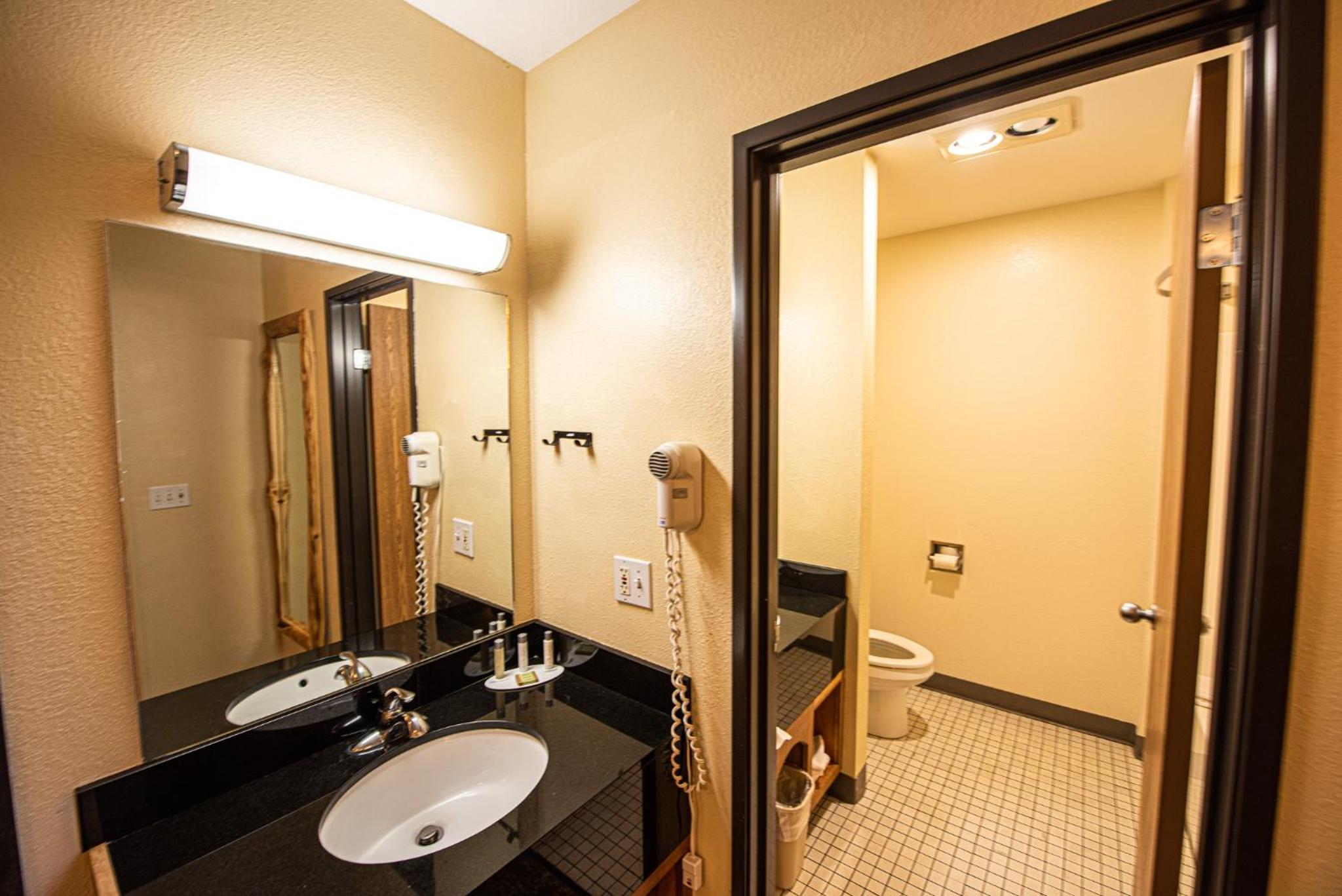Suite, 2 King Beds, Court Side