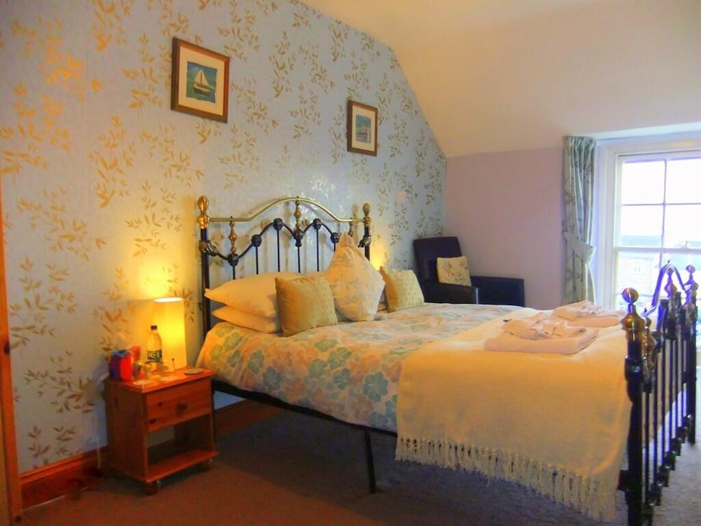 College Guest House 13/37