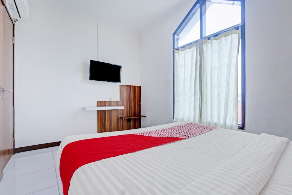 OYO 90426 Near Mall Ciputra 2 13/21