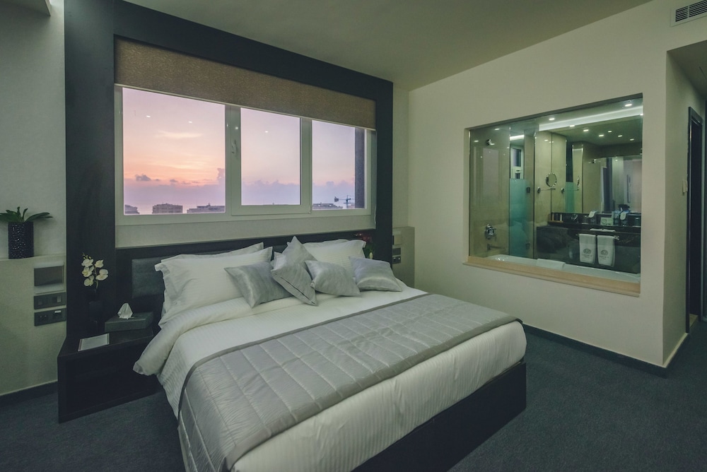 DELUXE, SUITE, SEA VIEW