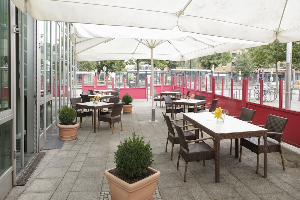 Airporthotel Berlin Adlershof 60/75