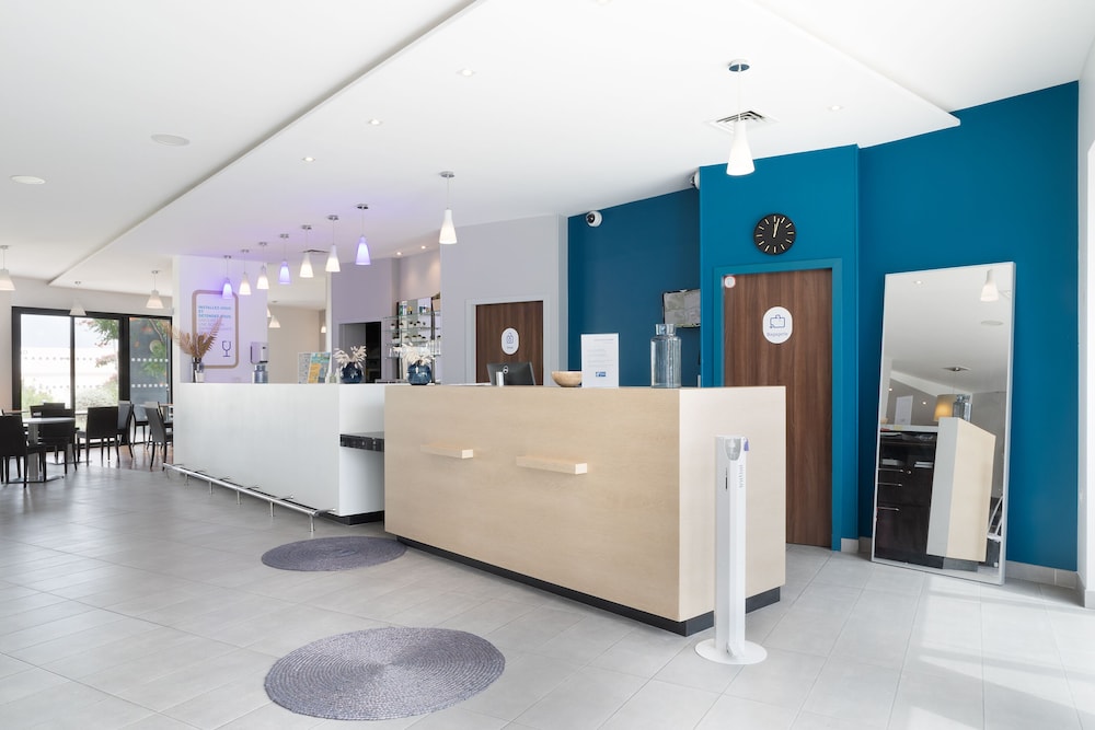 Holiday Inn Express Marseille Airport (ex Kyriad Marseille Provence Airport) 9/35