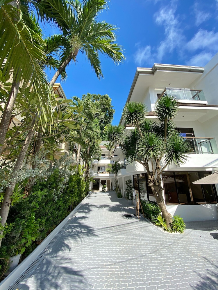 Jonys Beach Resort 42/44