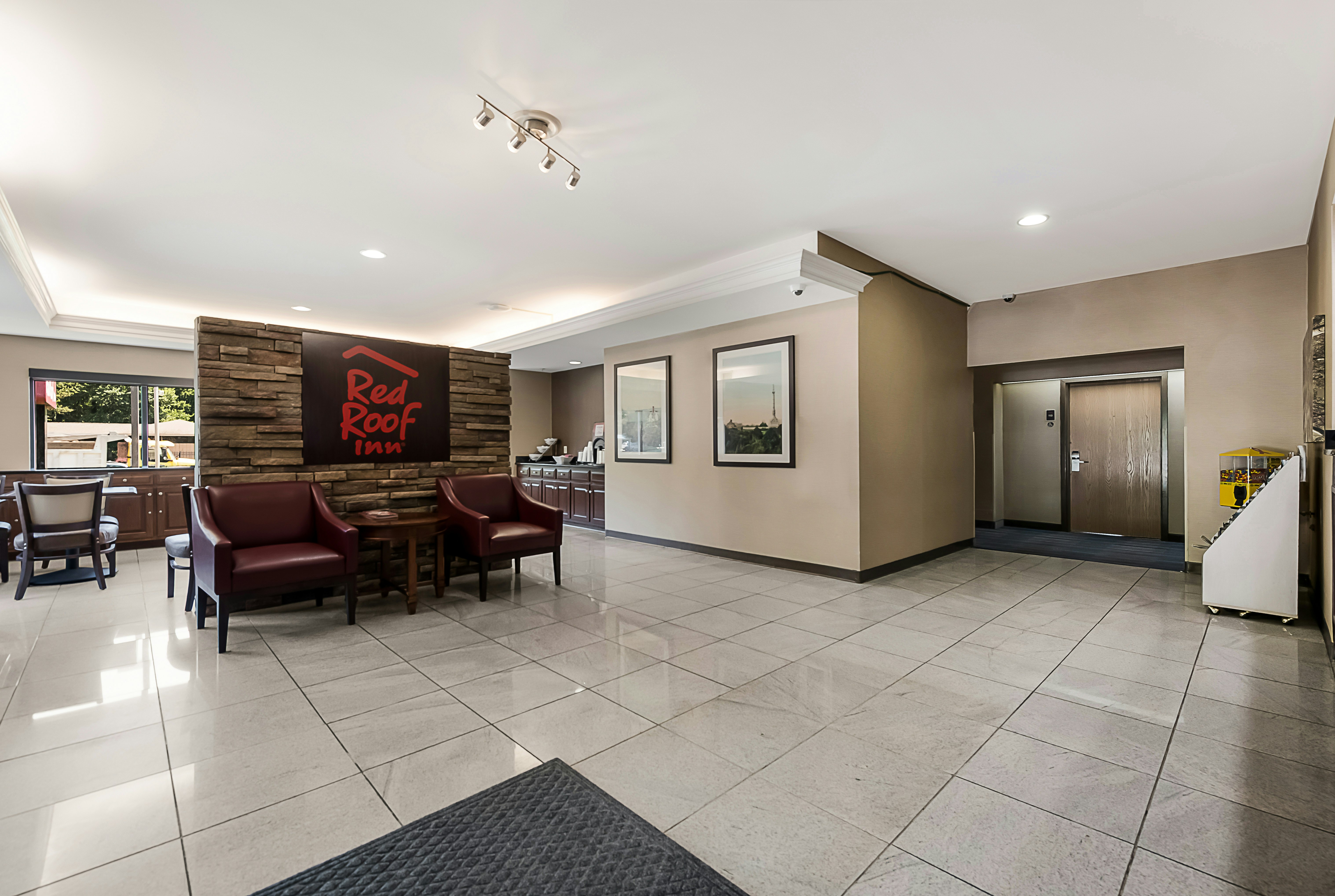 Lobby at Red Roof Inn Newport News - Yorktown, YORKTOWN - VA