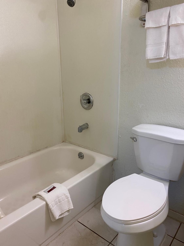 Madill Inn 29/32