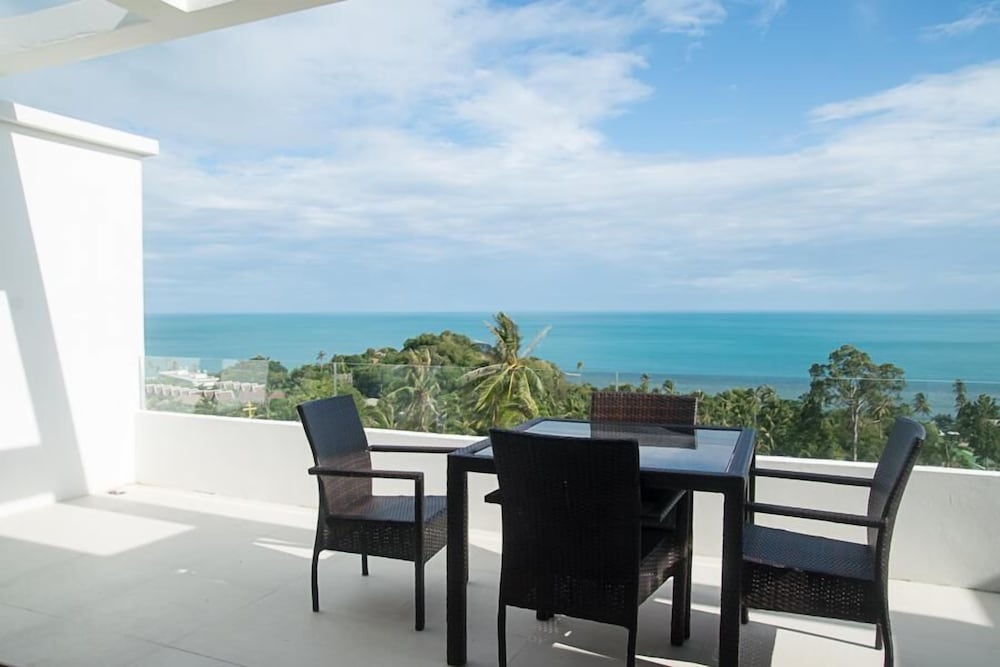 Tropical Sea View Residence 50/60