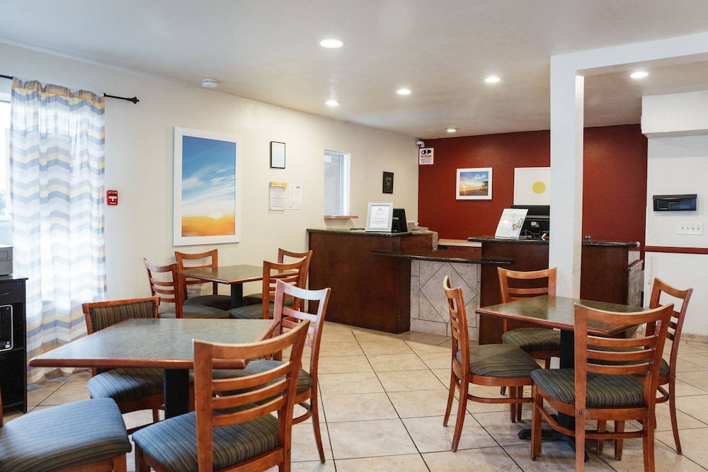 Days Inn By Wyndham Encinitas Moonlight Beach 33/46