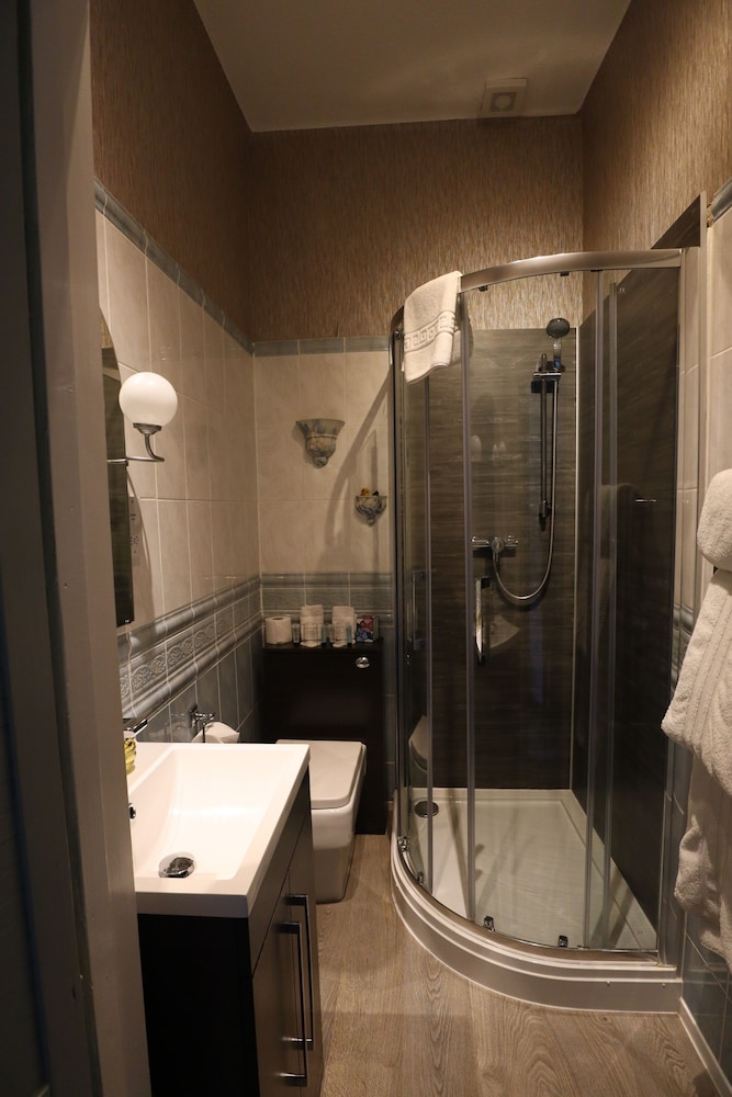 Alltavona Guest House 43/47