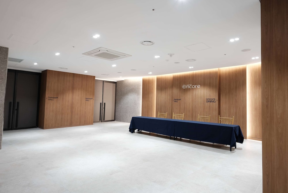 Ramada Encore by Wyndham CheonAn 9/50