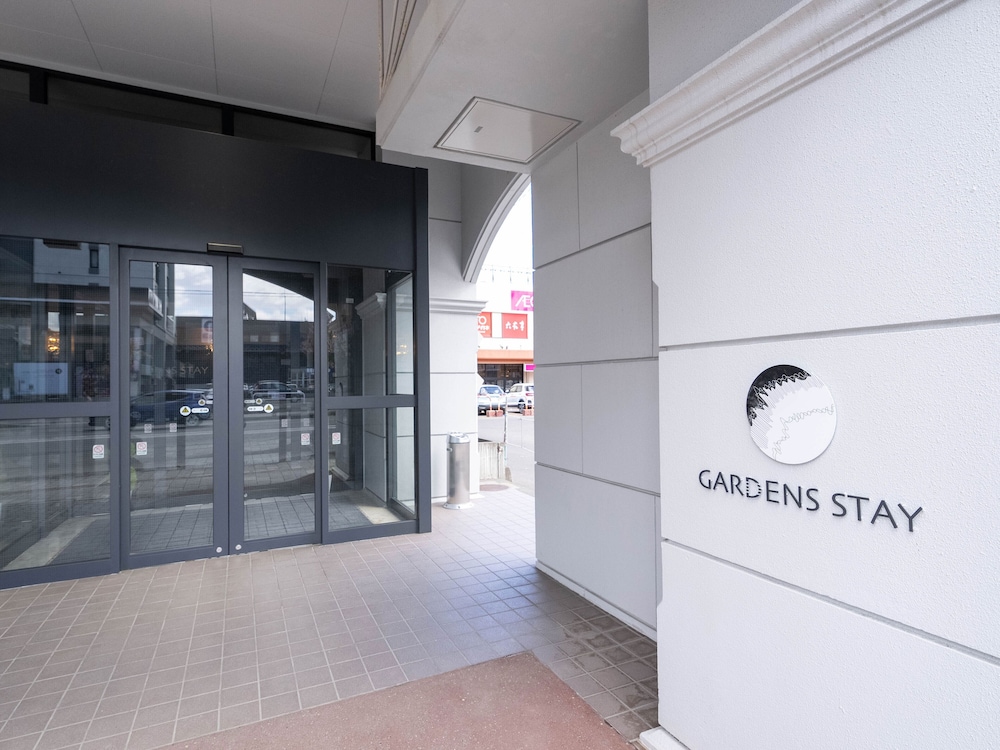 GARDENS STAY 14/55